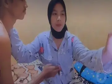 Cewek Hijab Tradisi Ranjang Malam Pertama Ngewe Lumer Hot poster