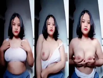 Isma Gadis Toket Gede Asyik Main Jari Di Ranjang poster